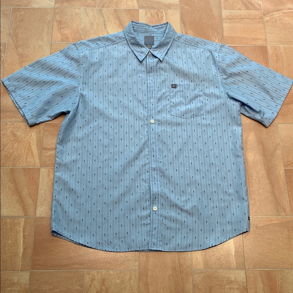 Quiksilver Men's Light Blue Striped Patterned Button Down Short Sleeve Shirt